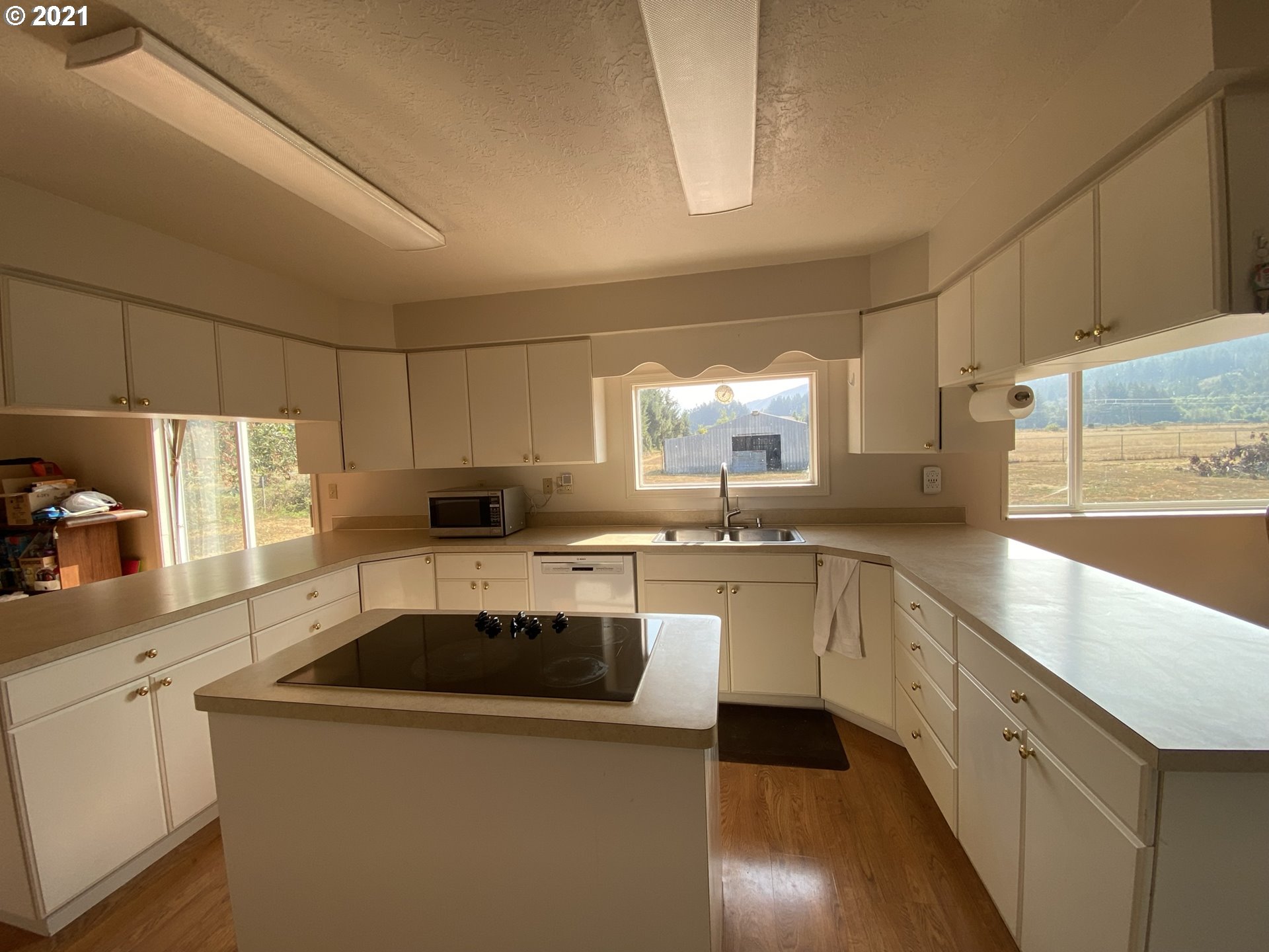 39971 Gates School Road Gates, OR 97346 - Photo 6 of 32 Gallery Image 6
