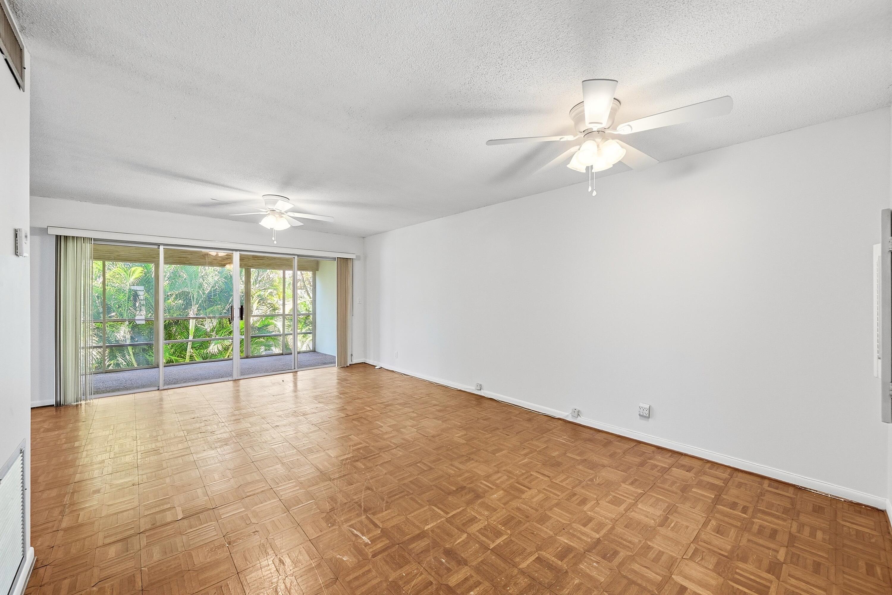 2160 Northeast 36th Street, Unit 37 Lighthouse Point, FL 33064 - Photo 5 of 32 Living/Dining