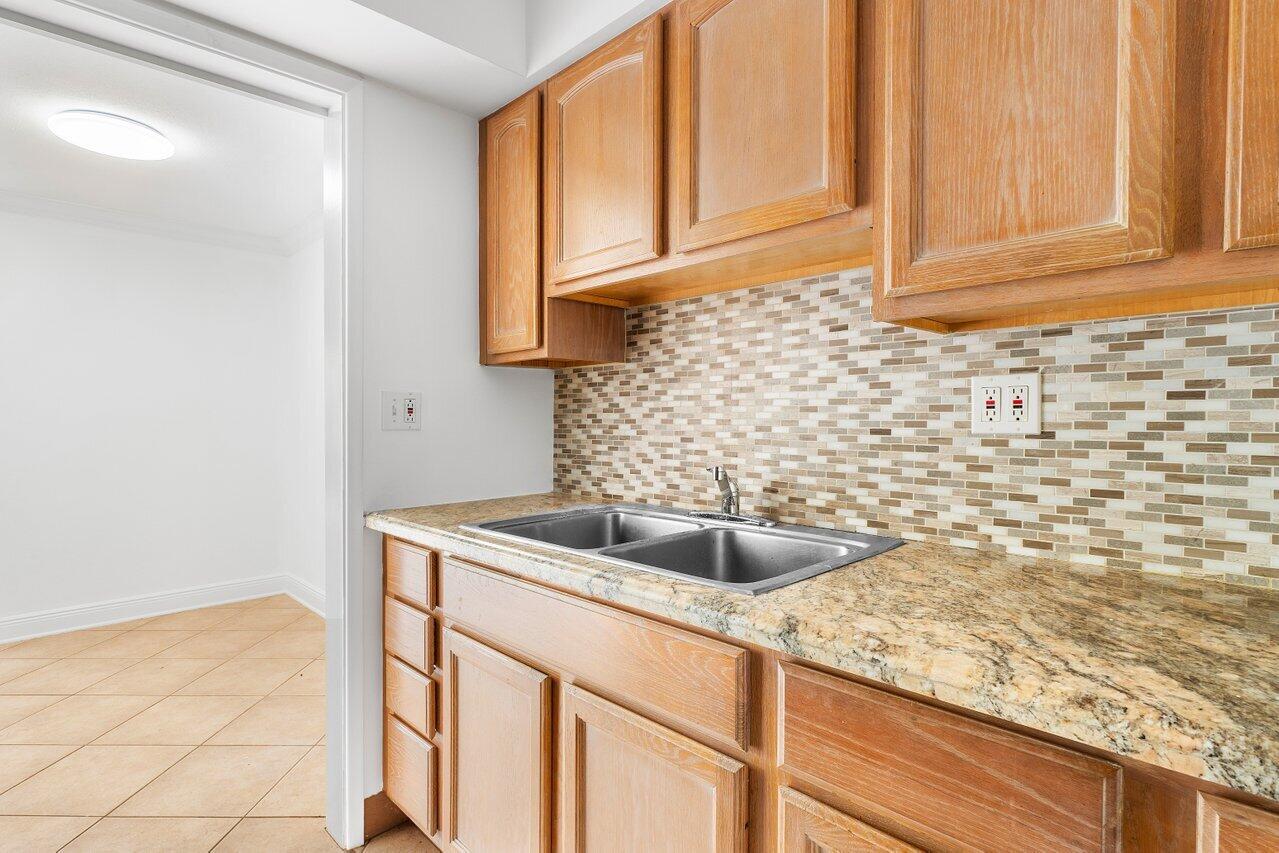 371 Southwest 8th Street, Unit 2BW Boca Raton, FL 33432 - Photo 12 of 29 014-371Southwest8thStreet-BocaRaton-FL-3