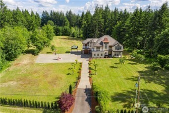 16925 Southeast 224th Street Kent, WA 98042 - Photo 20 of 21 a view of a fountain in front of the garden