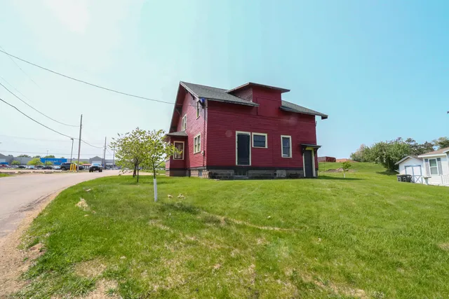 $250,000 | 4625 Mormon Coulee Road, La Crosse, WI 54601