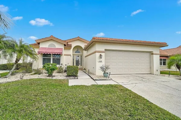 $379,500 | 4729 Peridia Boulevard East, Bradenton, FL 34203