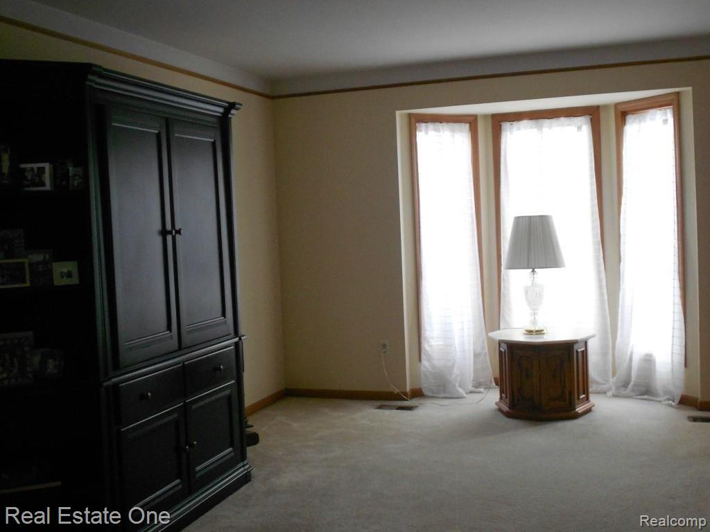 2110 Clinton View Circle Rochester, MI 48309 - Photo 5 of 15 DEN WITH BAY WINDOW