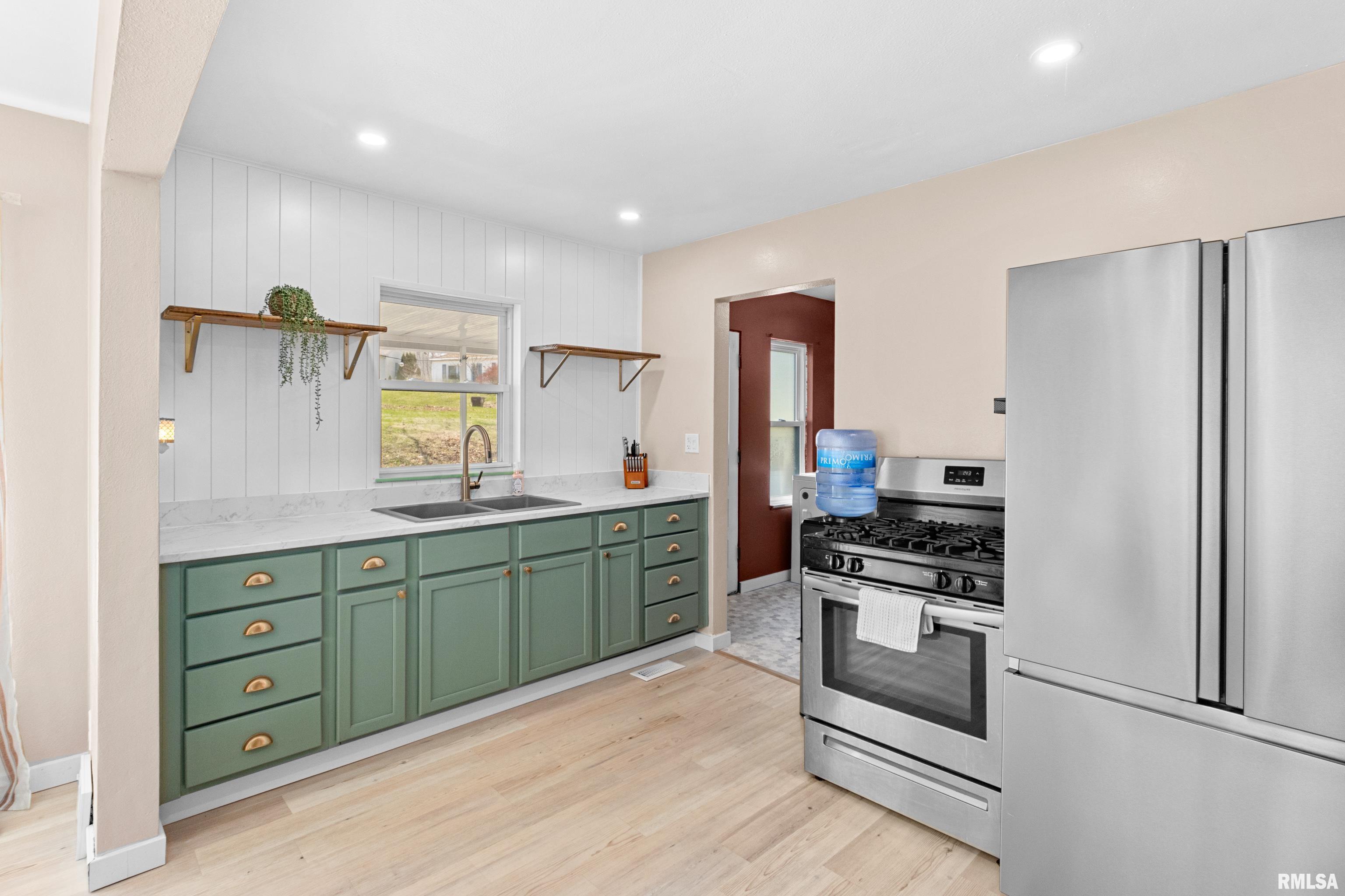 330 West Stonegate Road Peoria, IL 61614 - Photo 12 of 35 Gallery Image 12