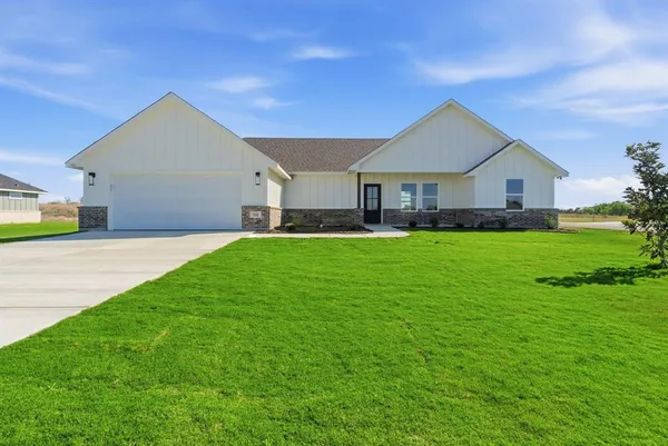 $343,125 | 141 Zaragosa Drive, Lipan, TX 76462