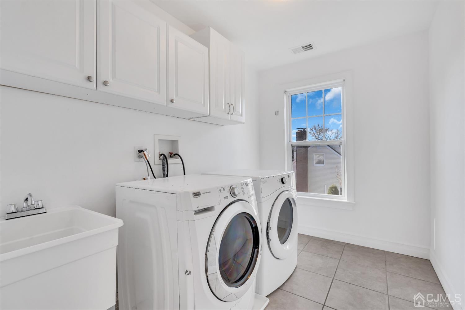 660 Ridge Road Monmouth Junction, NJ 08852 - Photo 34 of 52 a utility room with dryer and washer