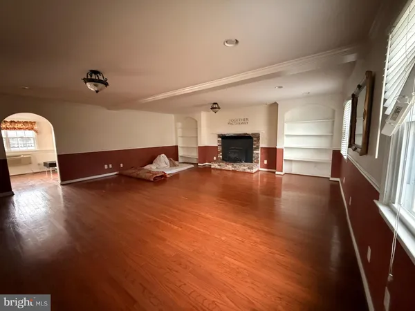 a view of livingroom and hardwood floor