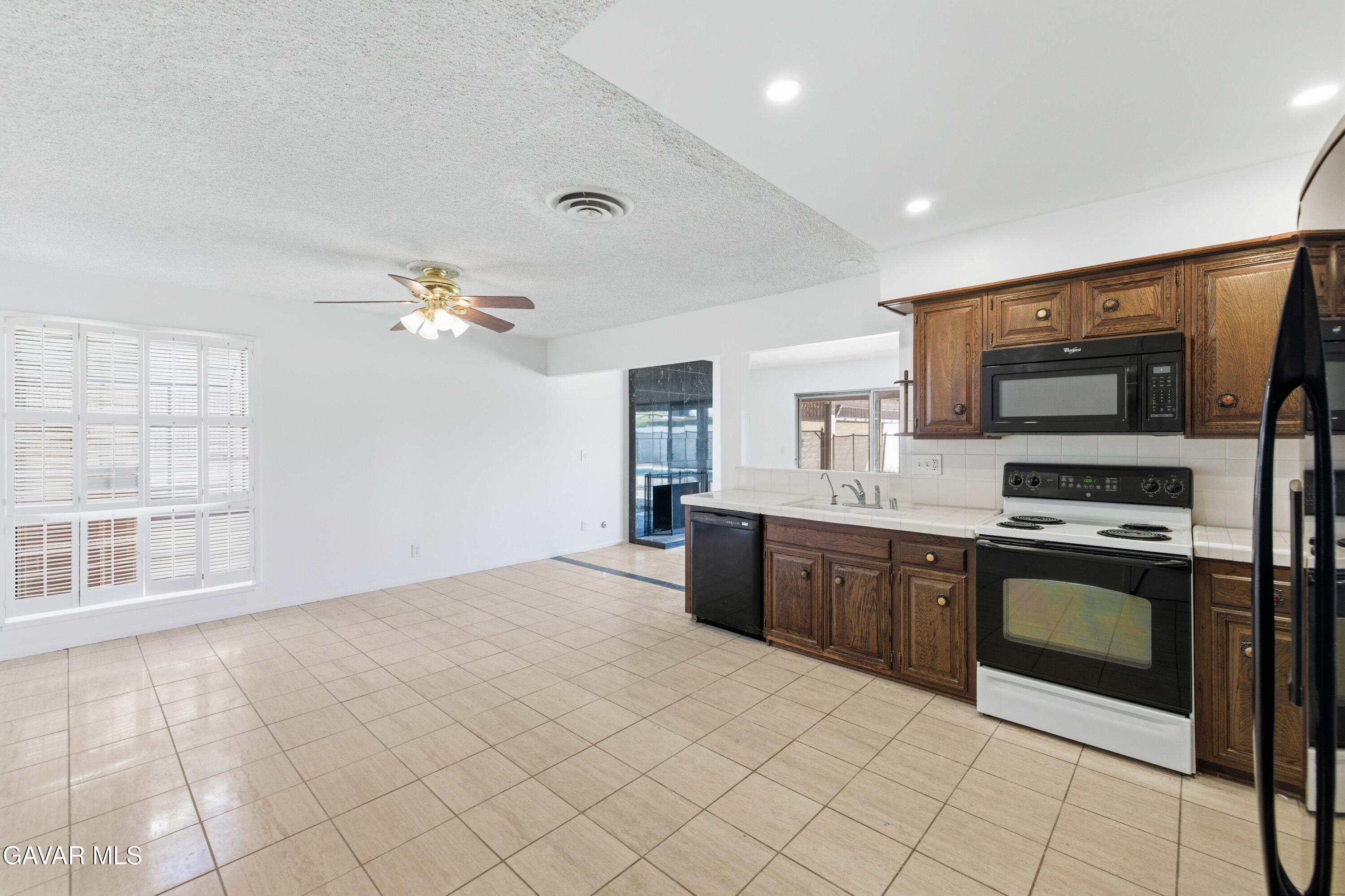 37800 Rudall Avenue Palmdale, CA 93550 - Photo 9 of 34 37800 Rudall Ave-5