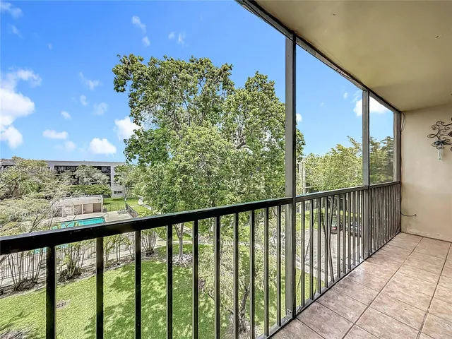 $2,400 | 8420 Southwest 133rd Avenue Road, Unit 412, Miami, FL 33183