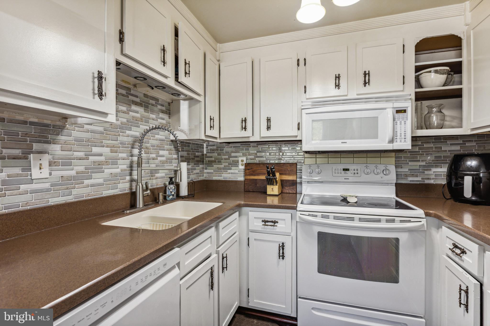 17639 Kohlhoss Road Poolesville, MD 20837 - Photo 10 of 36