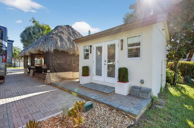 a view of a house with backyard and garden