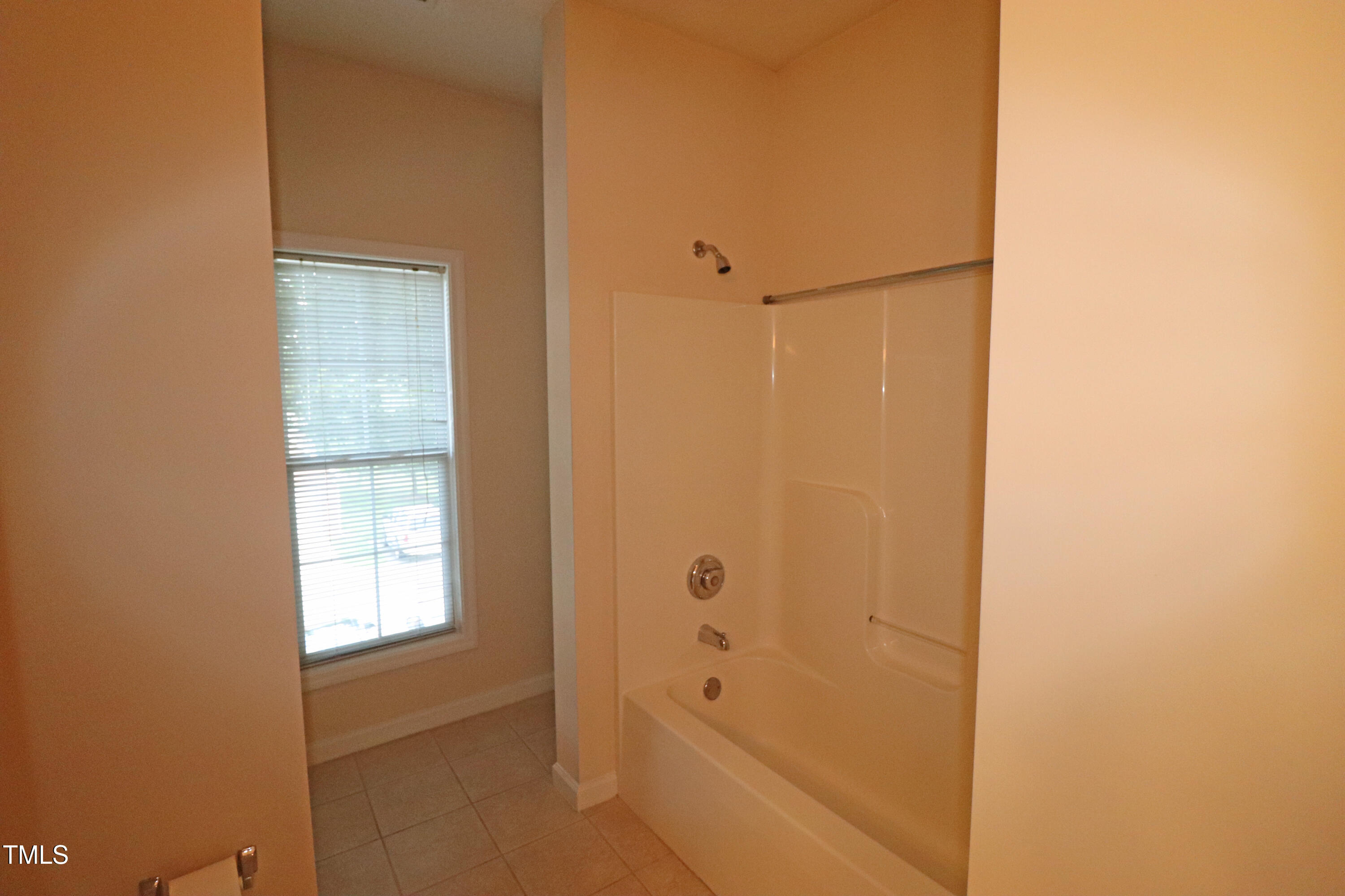 2520 Friedland Place, Unit 202 Raleigh, NC 27617 - Photo 23 of 32 a bathroom with a bathtub