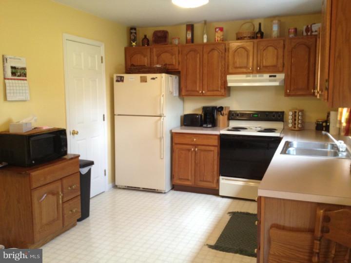 2906 Harbor Drive Sinking Spring, PA 19608 - Photo 8 of 13 Gallery Image 8