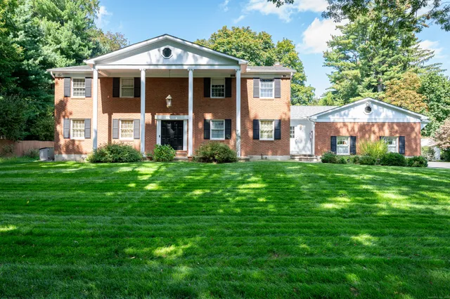 $1,000,000 | 136 Knobloch Lane, Stamford, CT 06902