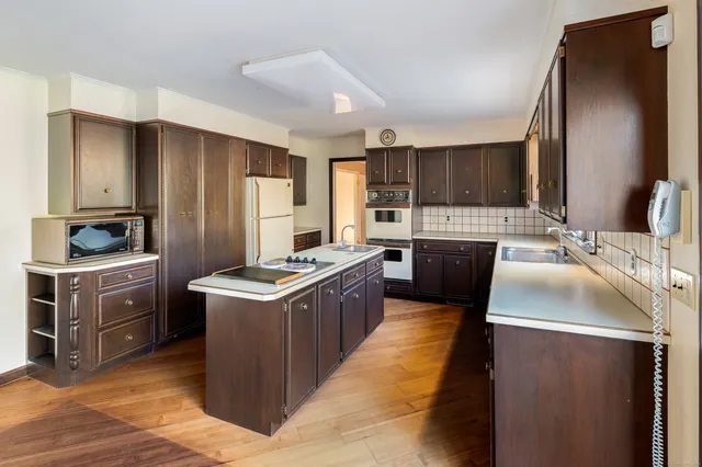 $1,000,000 | 136 Knobloch Lane, Stamford, CT 06902