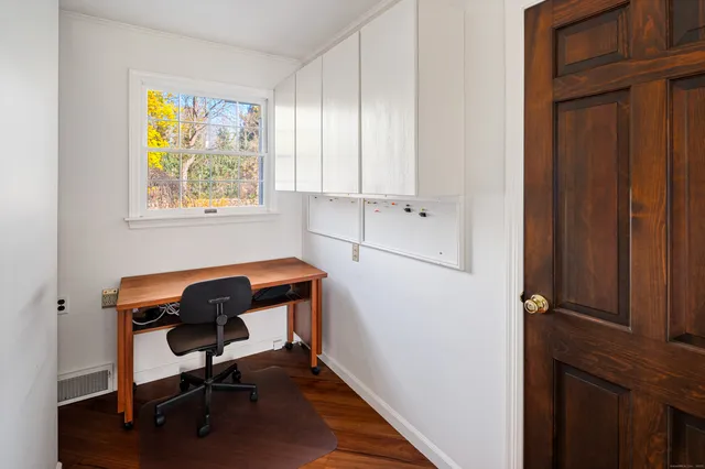 $1,000,000 | 136 Knobloch Lane, Stamford, CT 06902