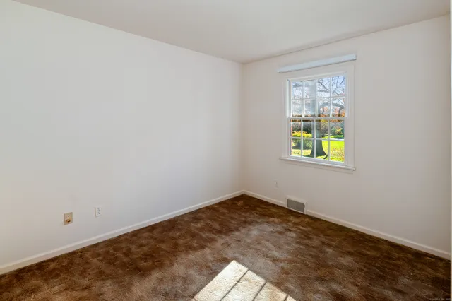 $1,000,000 | 136 Knobloch Lane, Stamford, CT 06902