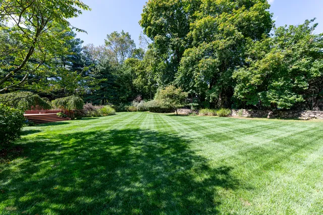 $1,000,000 | 136 Knobloch Lane, Stamford, CT 06902