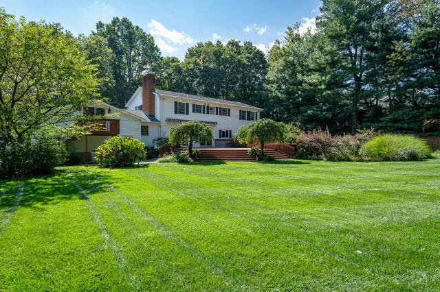 $1,000,000 | 136 Knobloch Lane, Stamford, CT 06902