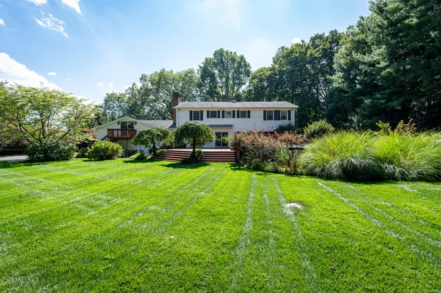 $1,000,000 | 136 Knobloch Lane, Stamford, CT 06902