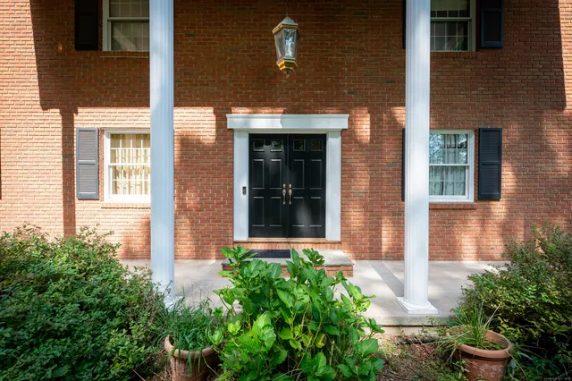 $1,000,000 | 136 Knobloch Lane, Stamford, CT 06902