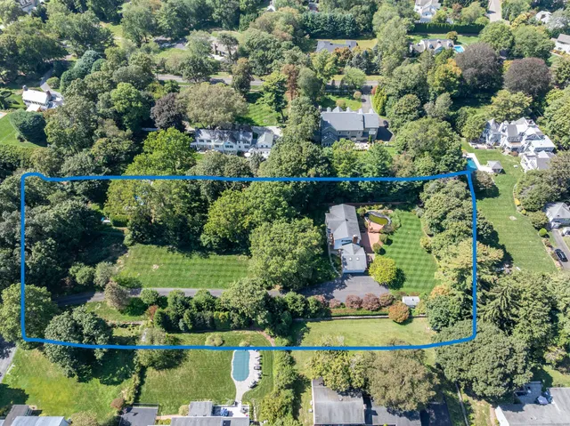 $1,000,000 | 136 Knobloch Lane, Stamford, CT 06902