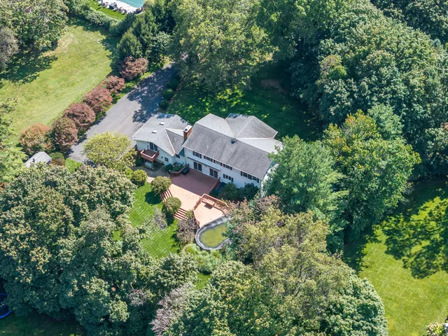 $1,000,000 | 136 Knobloch Lane, Stamford, CT 06902