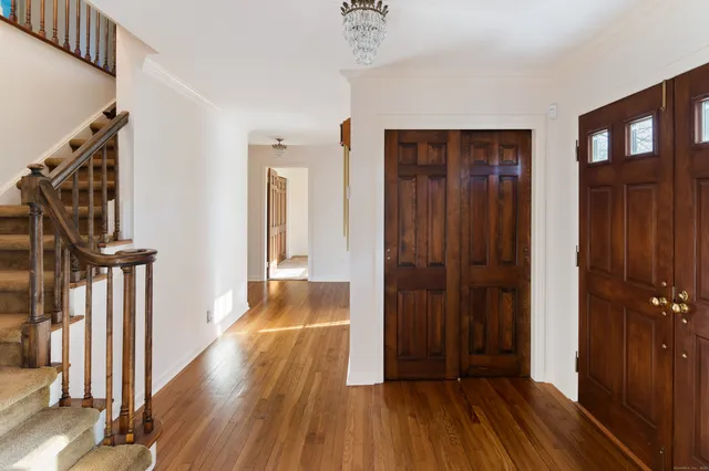 $1,000,000 | 136 Knobloch Lane, Stamford, CT 06902