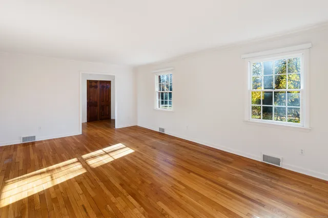 $1,000,000 | 136 Knobloch Lane, Stamford, CT 06902