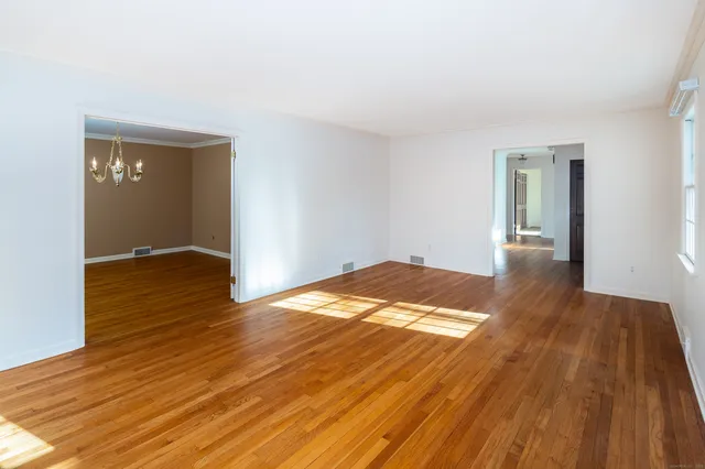 $1,000,000 | 136 Knobloch Lane, Stamford, CT 06902