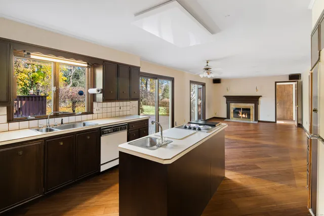 $1,000,000 | 136 Knobloch Lane, Stamford, CT 06902