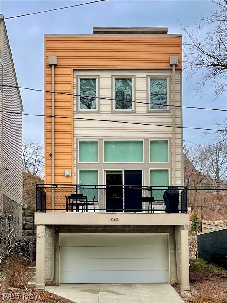 1960 Columbus, Amazing Contemporary Townhome