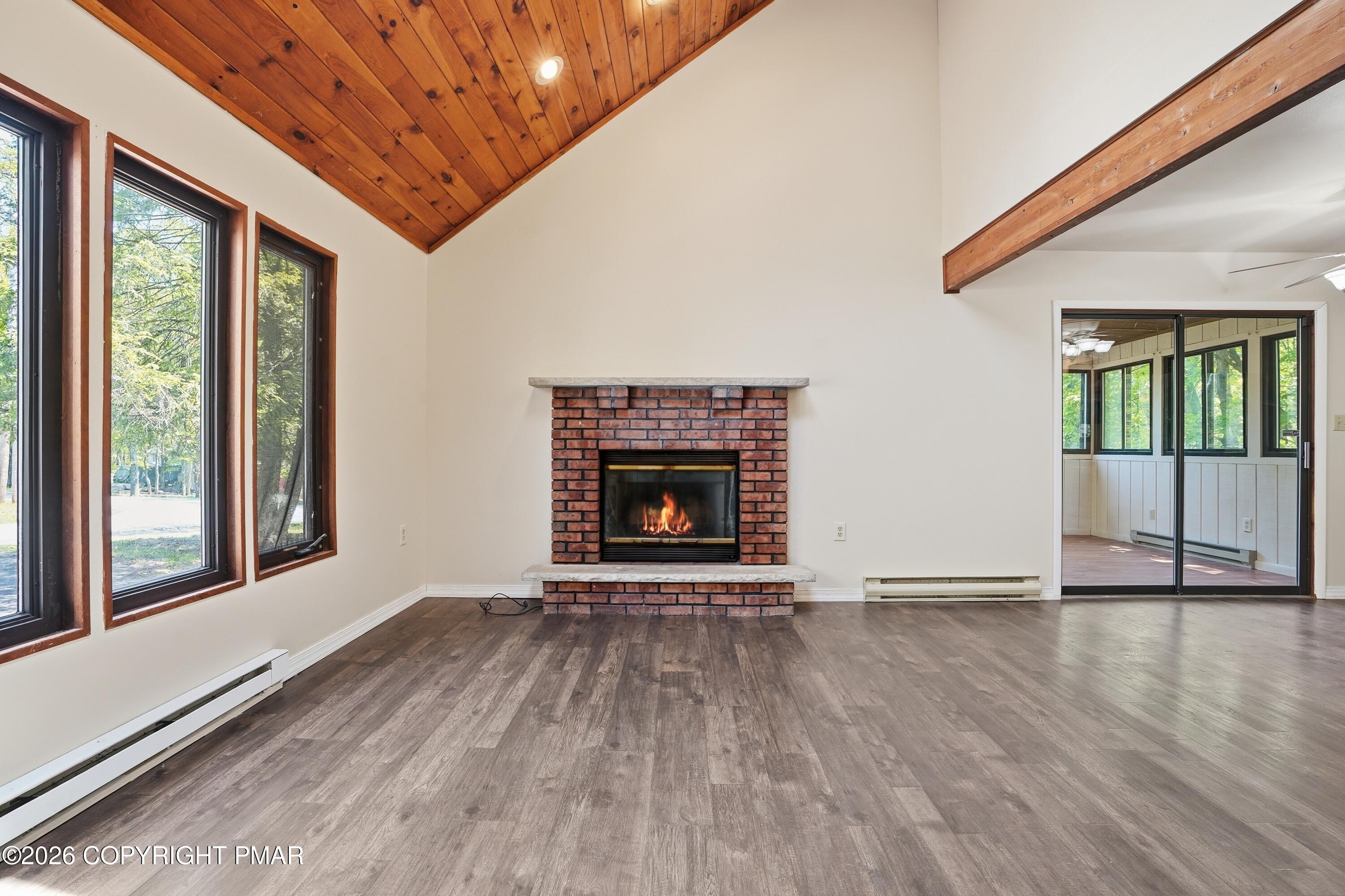 107 Morris Place Bushkill, PA 18324 - Photo 5 of 52 Living Room