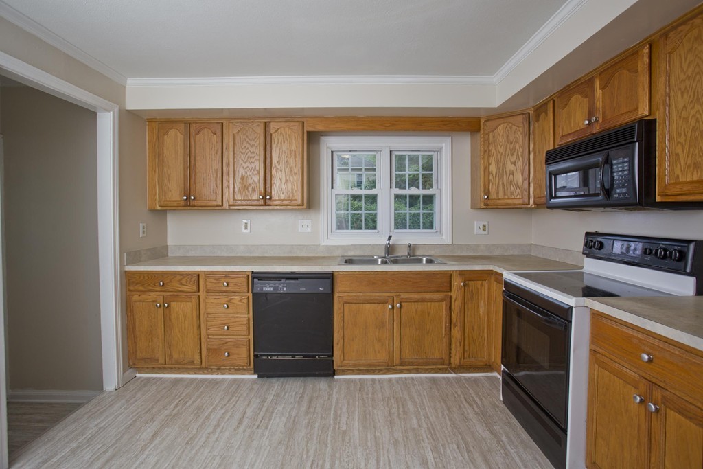 12 Steuben Street Springfield, MA 01151 - Photo 6 of 21 Gallery Image 6