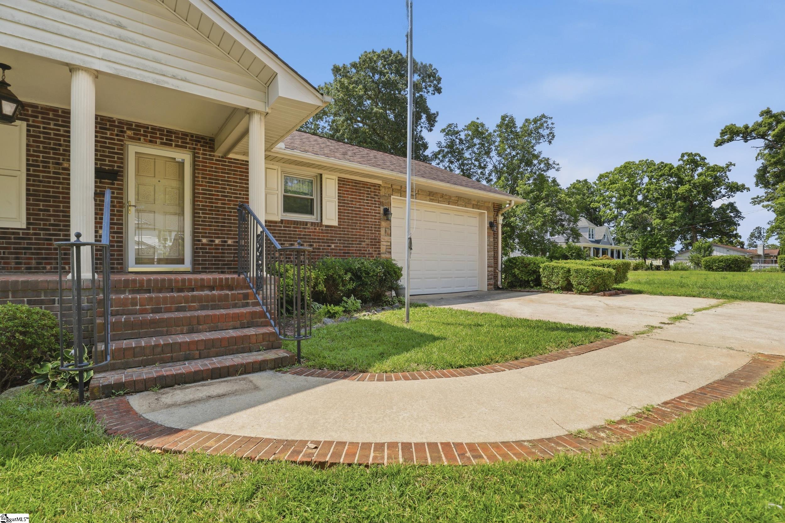 2401 Old Easley Bridge Road Greenville, SC 29611 - Photo 3 of 37