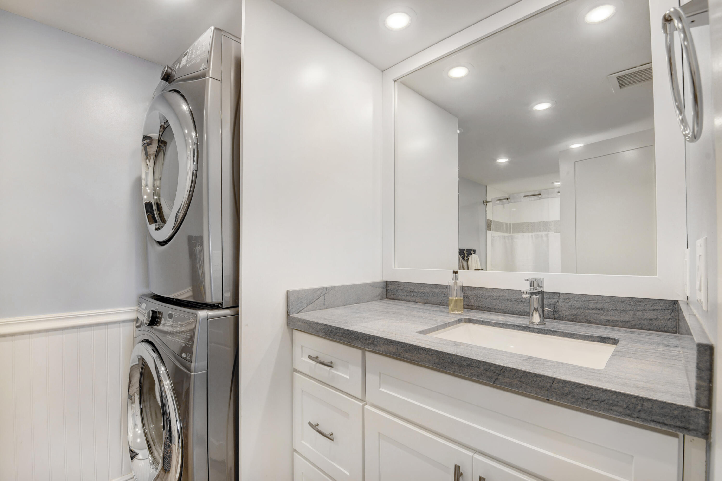 2066 North Ocean Boulevard, Unit 14SW Boca Raton, FL 33431 - Photo 29 of 43 washer/dryer