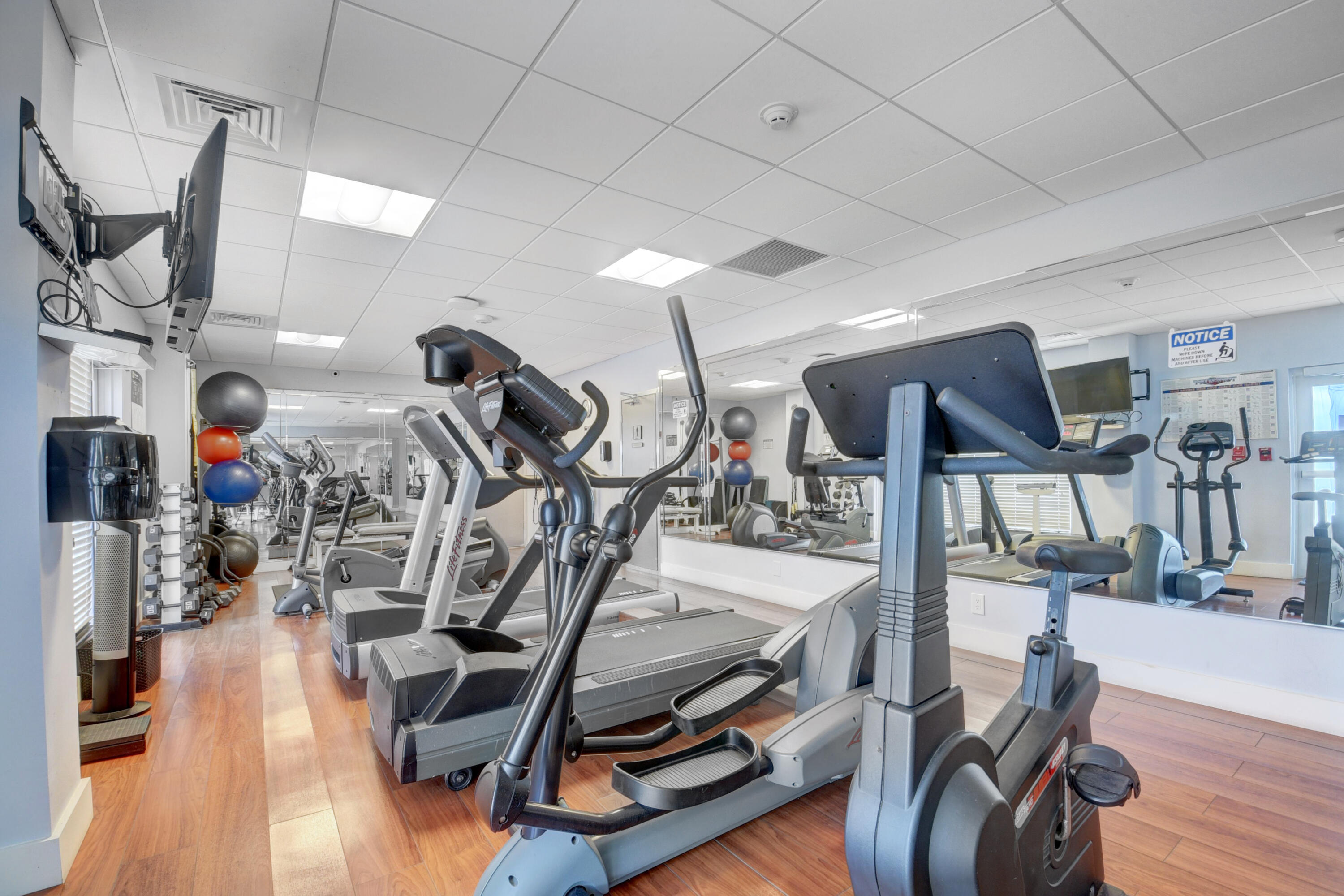 2066 North Ocean Boulevard, Unit 14SW Boca Raton, FL 33431 - Photo 34 of 43 gym