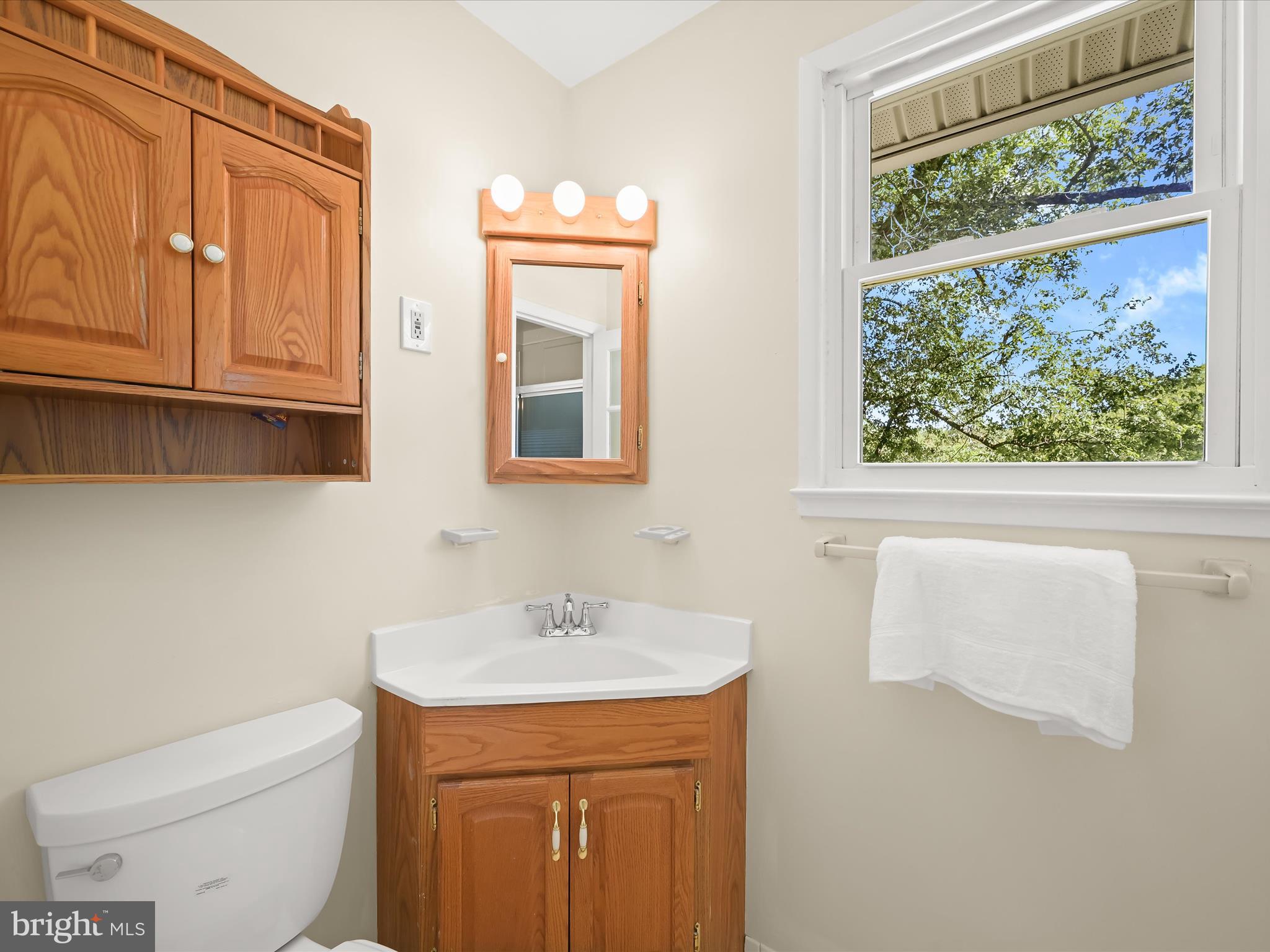 15225 Barnesville Road Boyds, MD 20841 - Photo 19 of 44 Attached Half Bath (Full Bath Access)