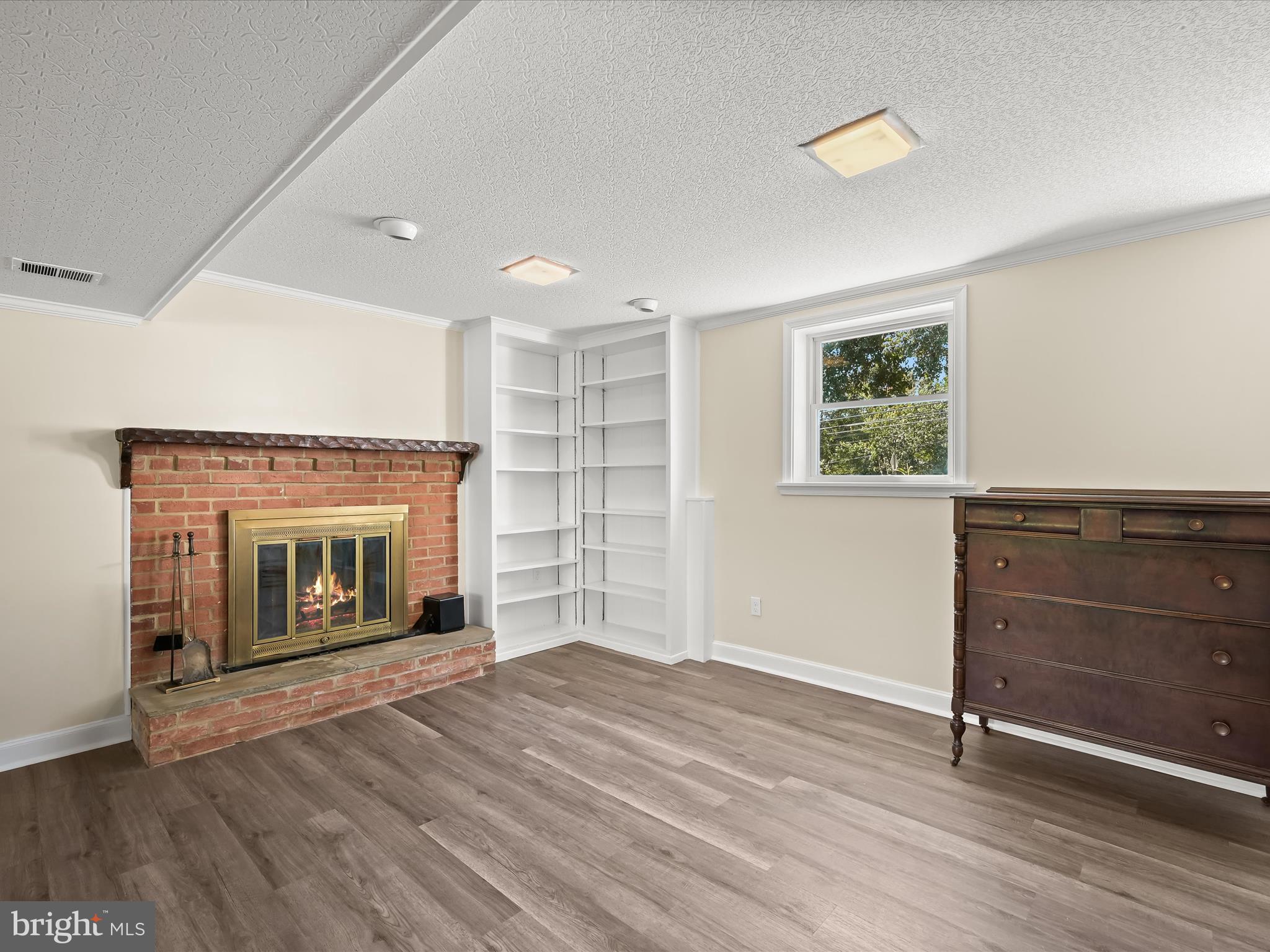 15225 Barnesville Road Boyds, MD 20841 - Photo 28 of 44 Family Room