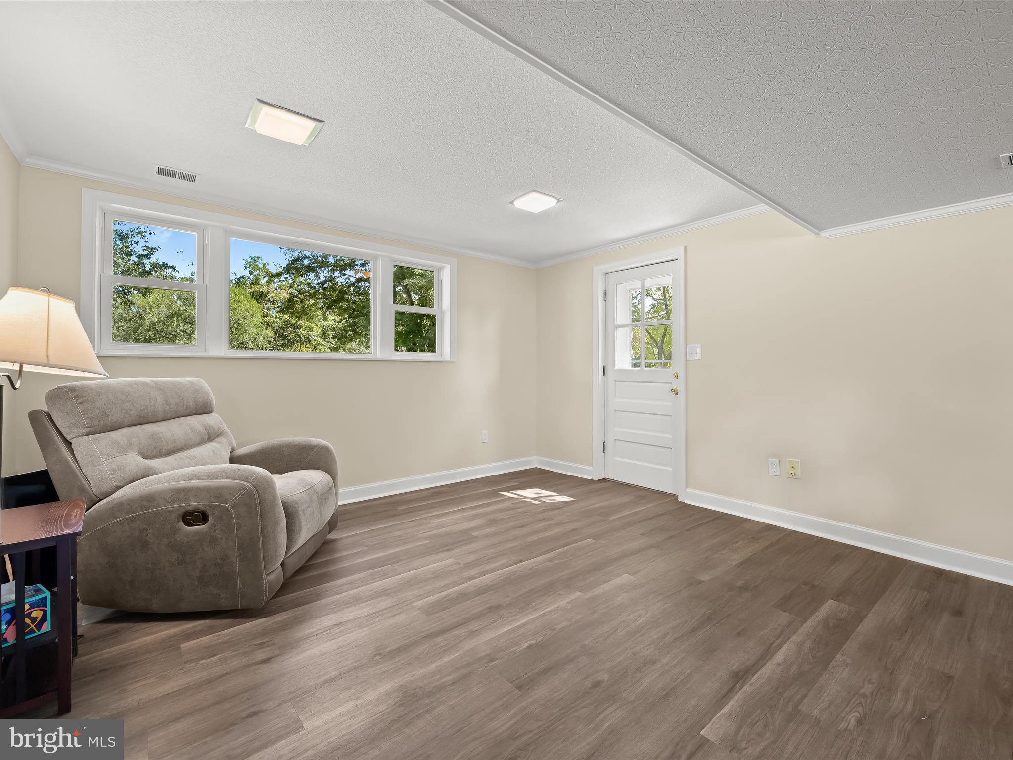 15225 Barnesville Road Boyds, MD 20841 - Photo 30 of 44 Family Room
