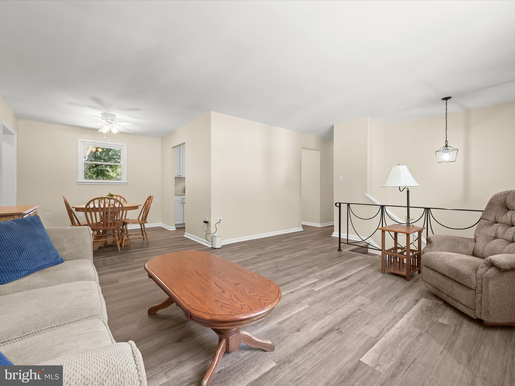 15225 Barnesville Road Boyds, MD 20841 - Photo 4 of 44 Living Room
