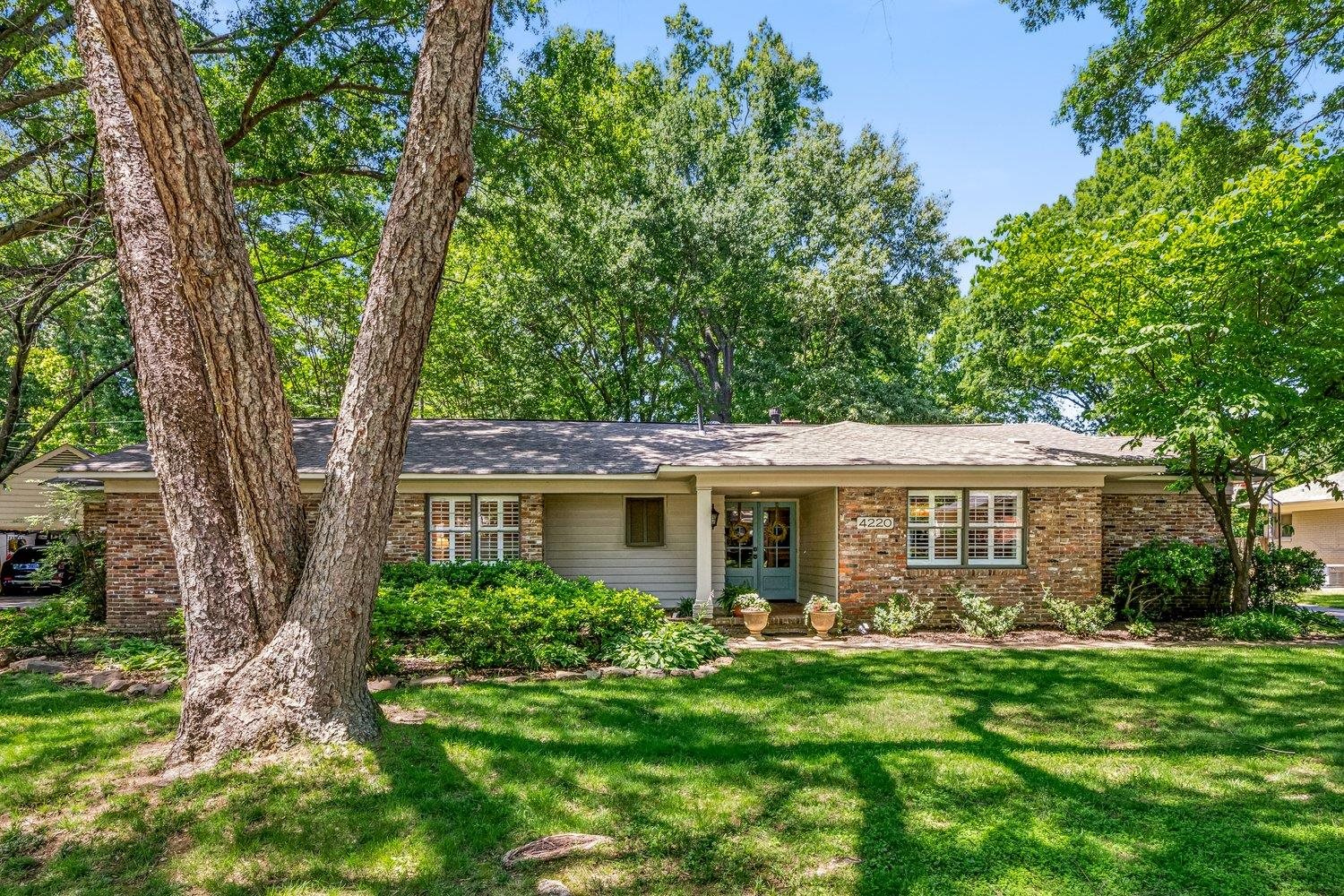 4220 Minden Road Memphis, TN 38117 - Photo 1 of 30 front view of a house with a yard