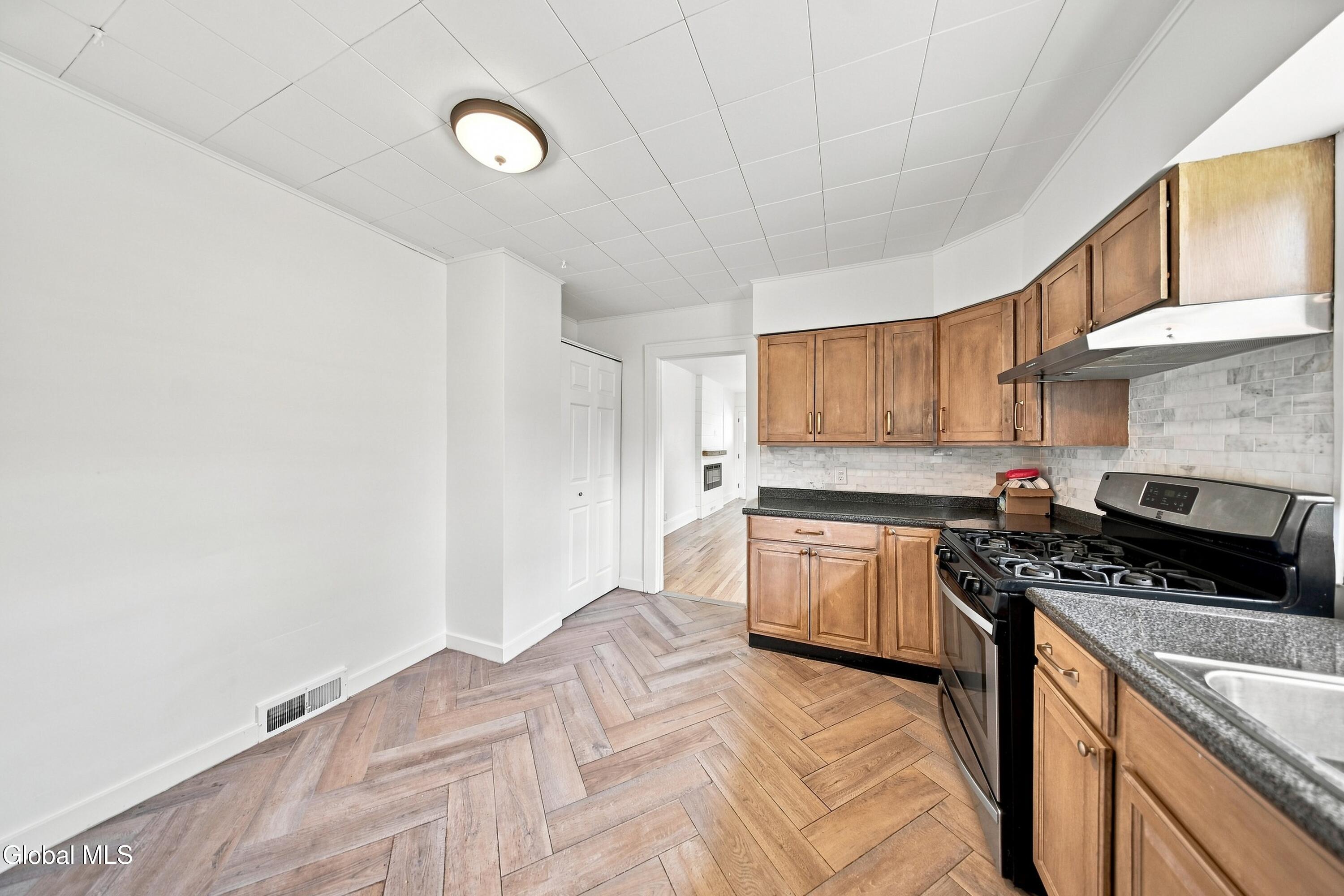 383 Vley Road Schenectady, NY 12302 - Photo 20 of 40 18