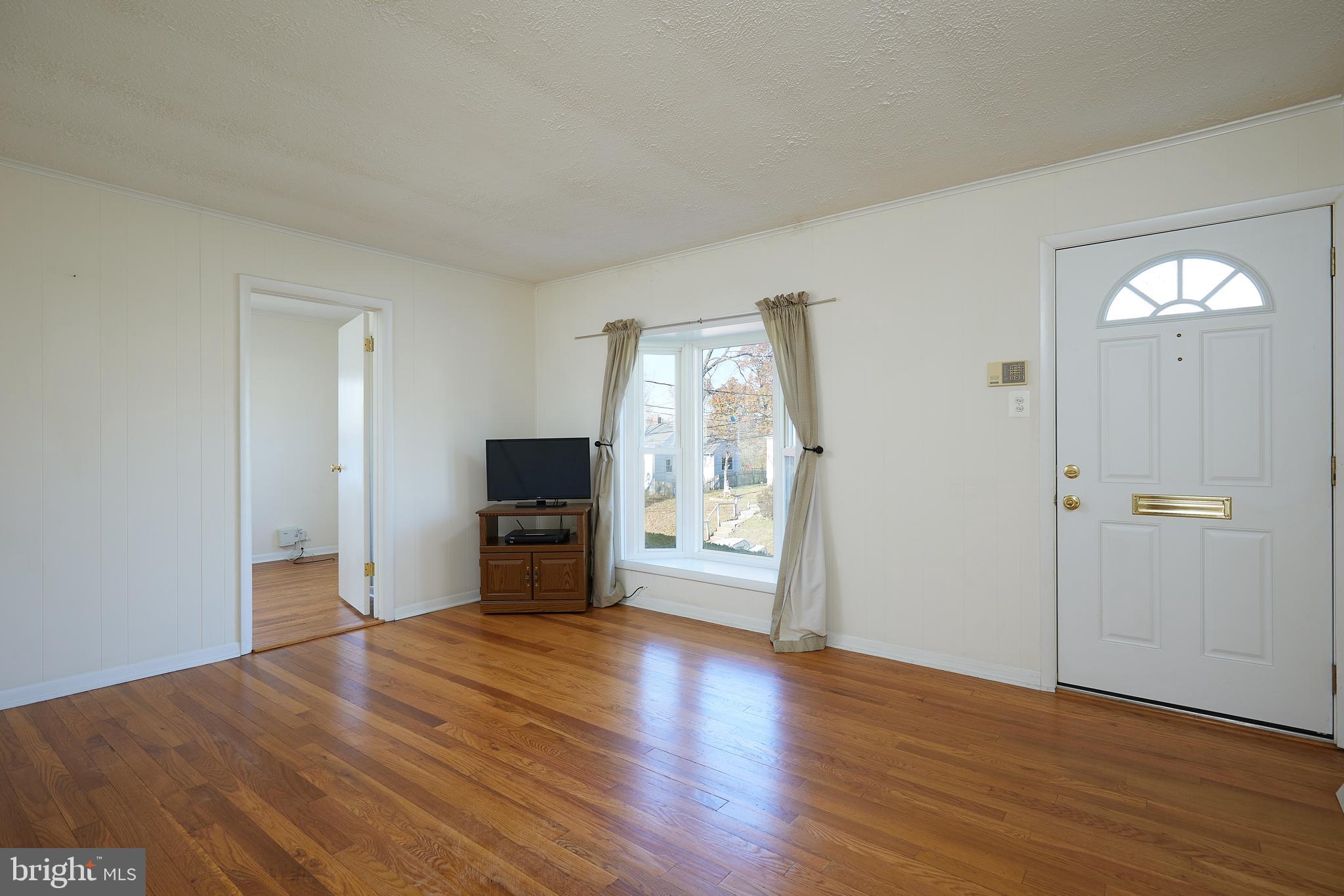 4506 Gridley Road Silver Spring, MD 20906 - Photo 3 of 36