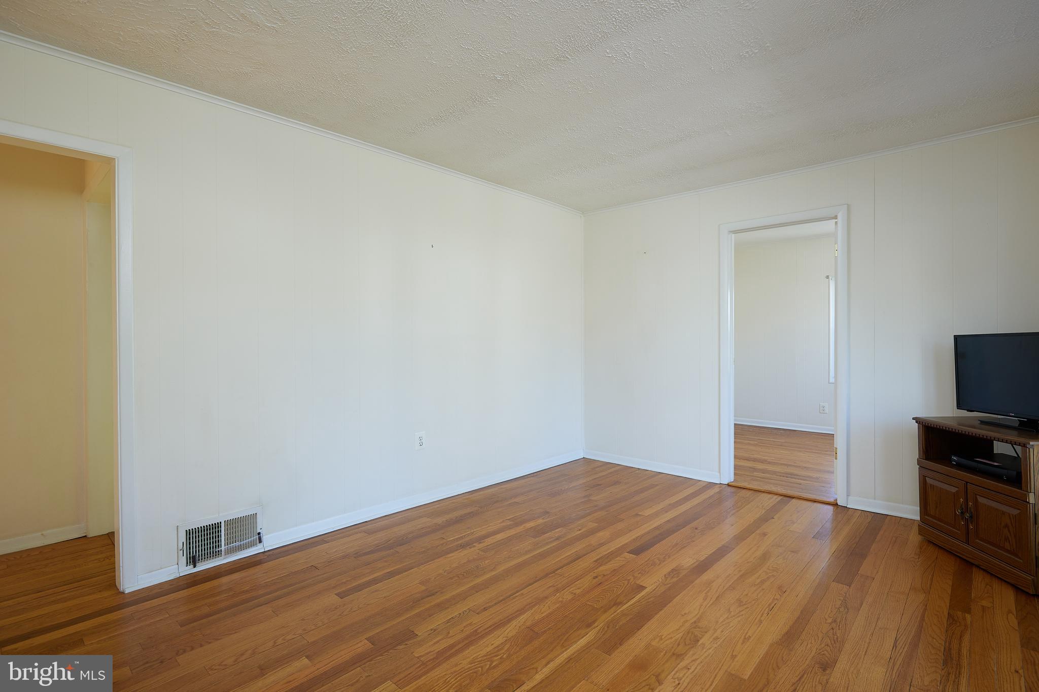 4506 Gridley Road Silver Spring, MD 20906 - Photo 4 of 36