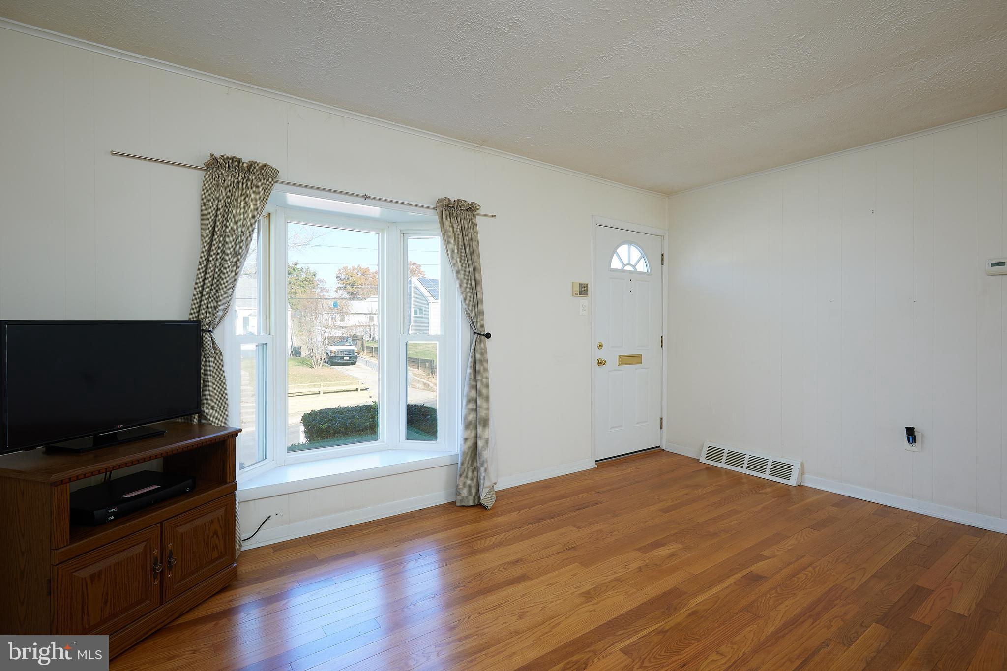 4506 Gridley Road Silver Spring, MD 20906 - Photo 5 of 36