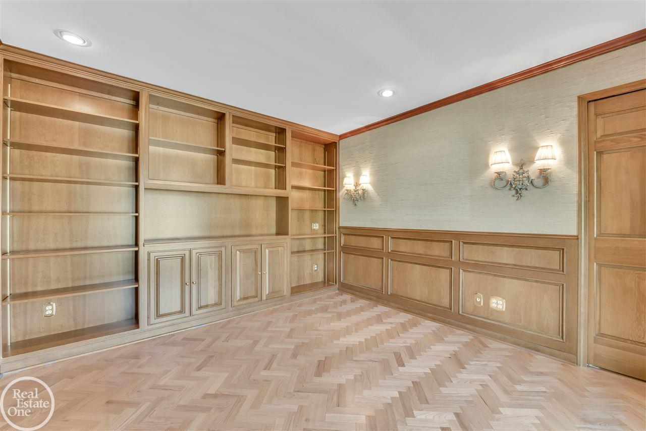 747 Ballantyne Road Grosse Pointe, MI 48236 - Photo 9 of 46 50016439-8.JPG