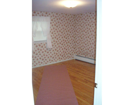 62 Pilgrim Road Lancaster, MA 01523 - Photo 5 of 13 Gallery Image 5