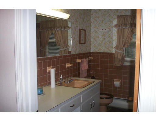 62 Pilgrim Road Lancaster, MA 01523 - Photo 9 of 13 Gallery Image 9