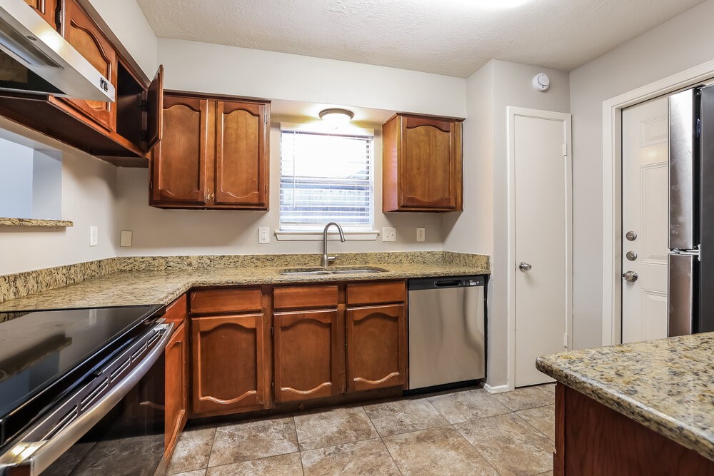 22415 Millgate Drive Spring, TX 77373 - Photo 8 of 16 Gallery Image 8